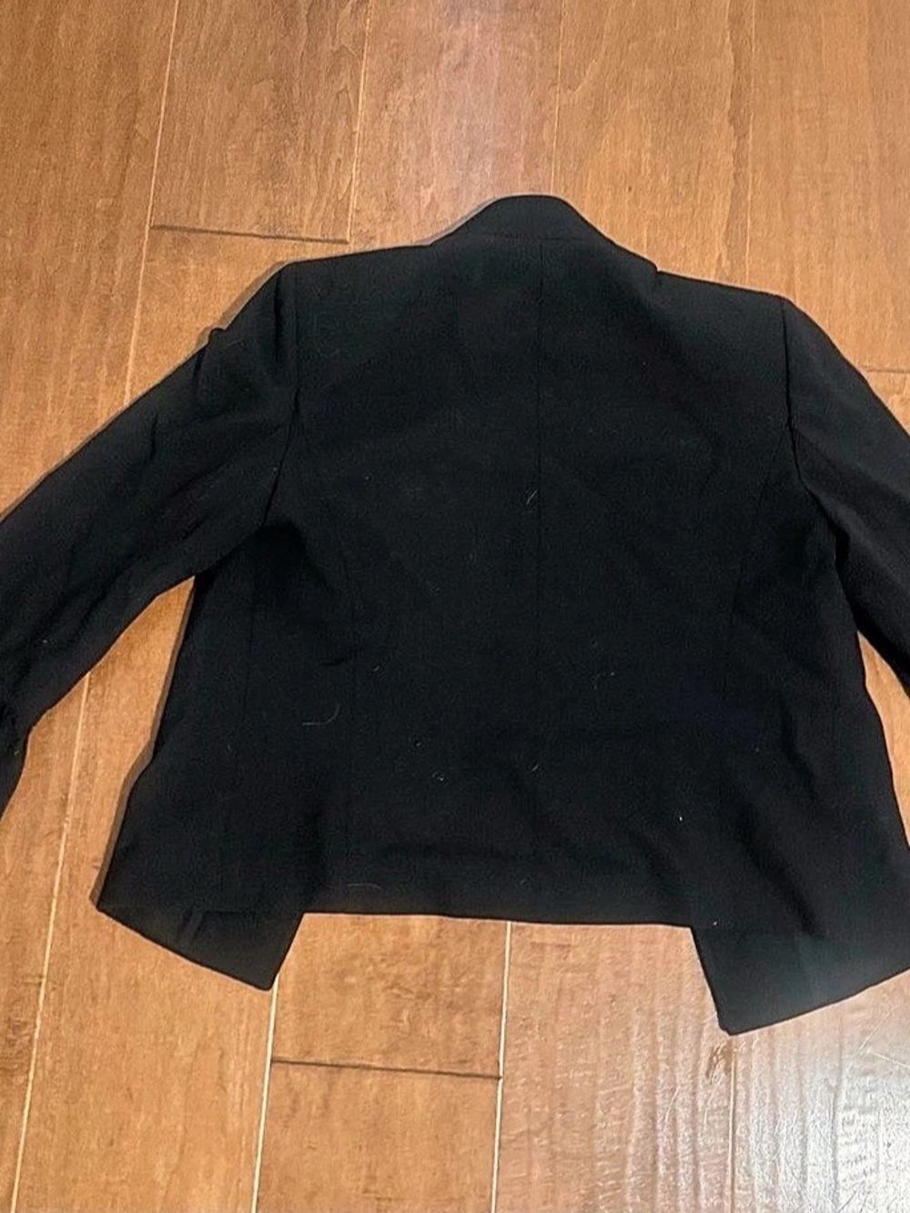 Tahari Black Bell Sleeve Blazer Like New size 4